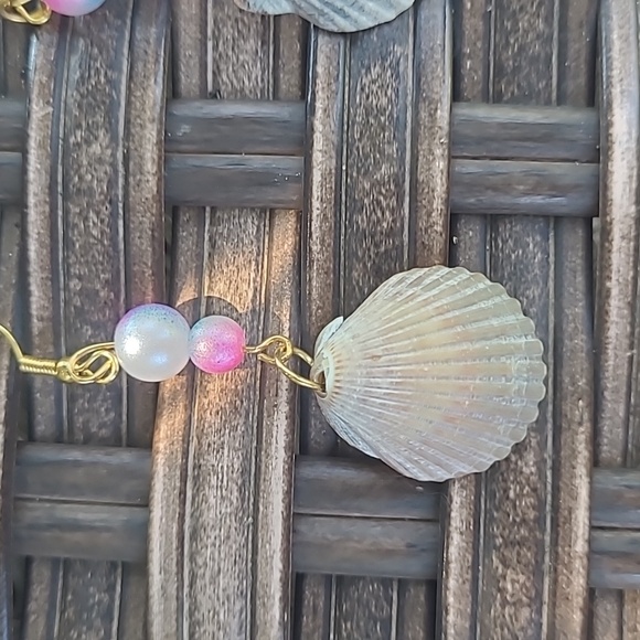 Shell earrings - Picture 4 of 4